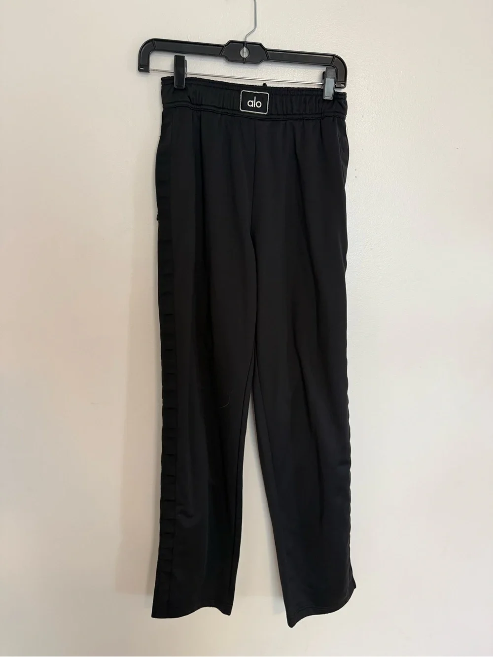 Alo Yoga Track Pants Prize Winner Pant Wide Leg in Black